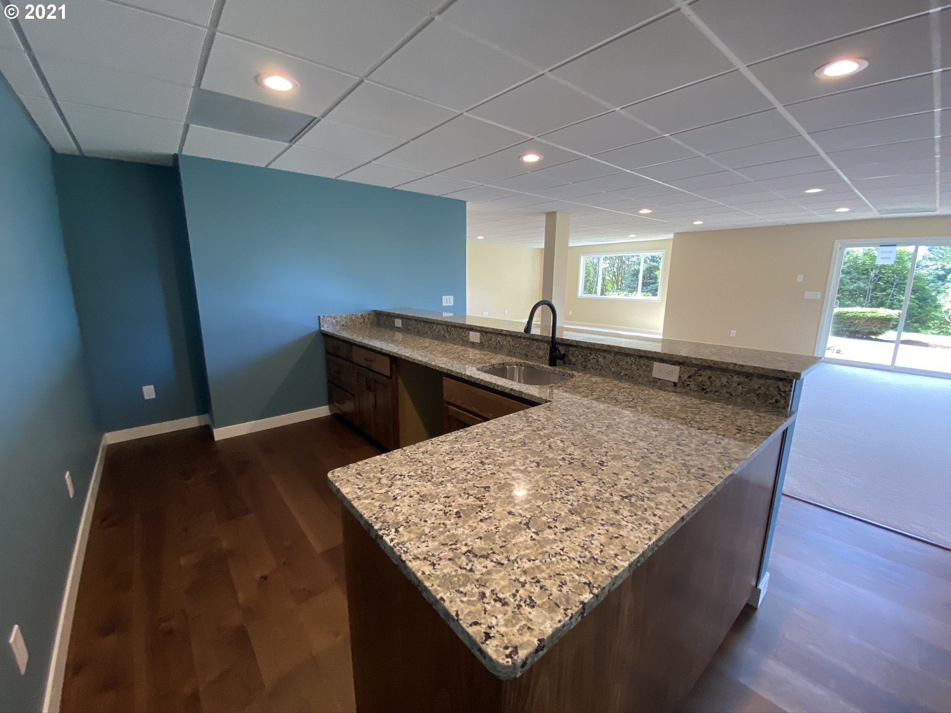 8900 Southeast Alder Ridge Road Damascus, OR 97089 - Photo 18 of 32 a kitchen with center island