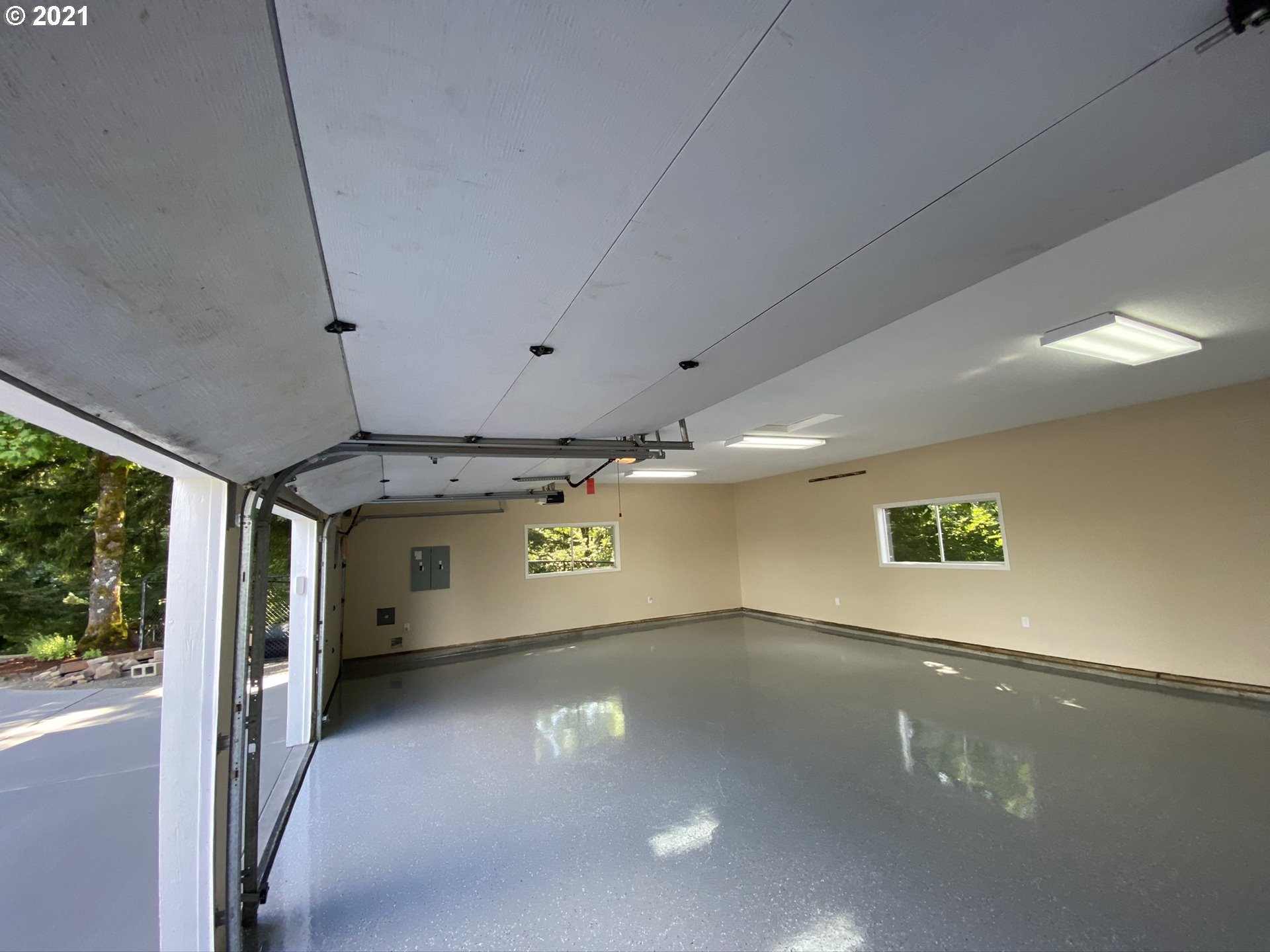 8900 Southeast Alder Ridge Road Damascus, OR 97089 - Photo 23 of 32 a view of an empty room