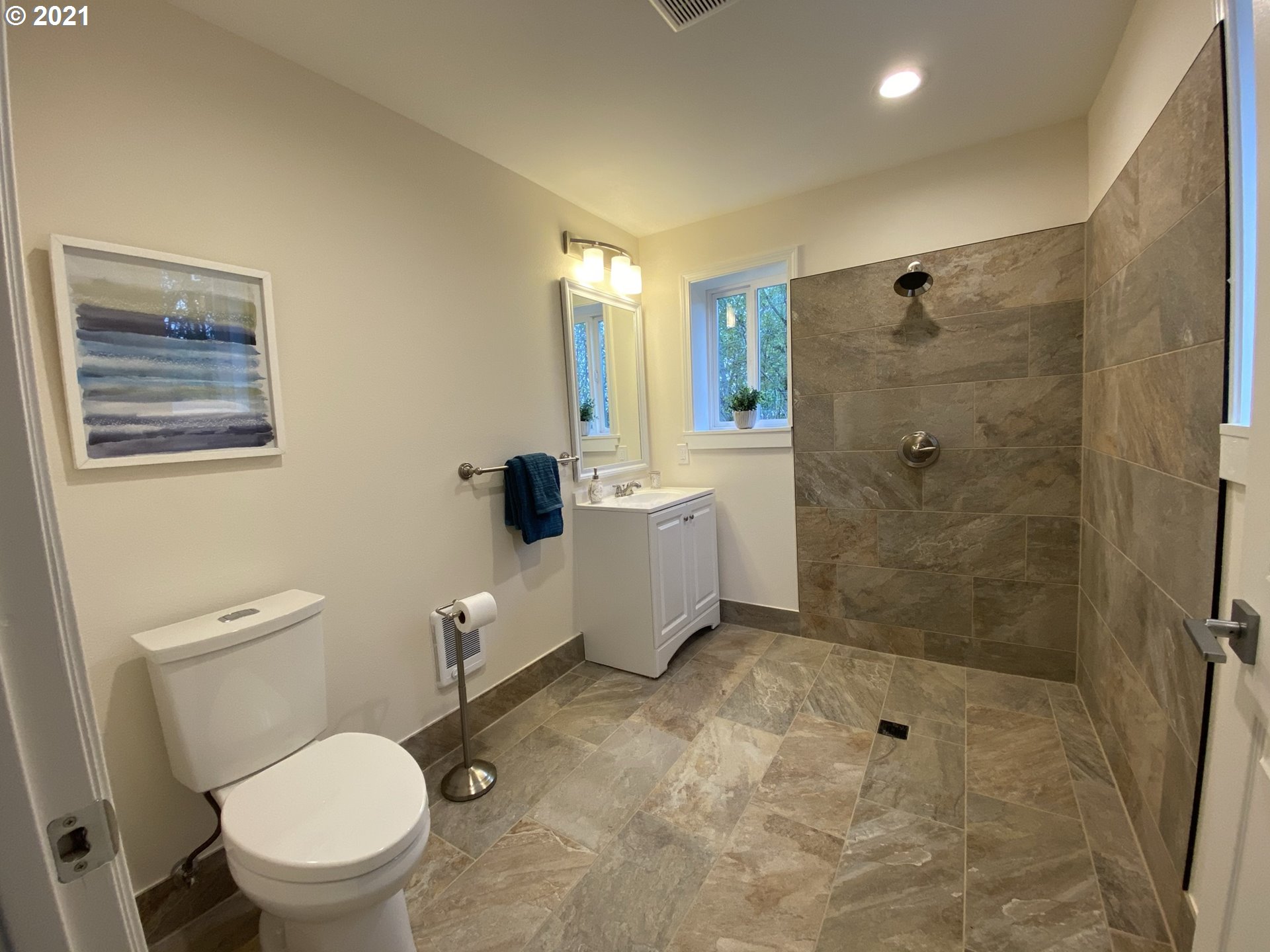 8900 Southeast Alder Ridge Road Damascus, OR 97089 - Photo 27 of 32 a bathroom with a toilet sink and shower