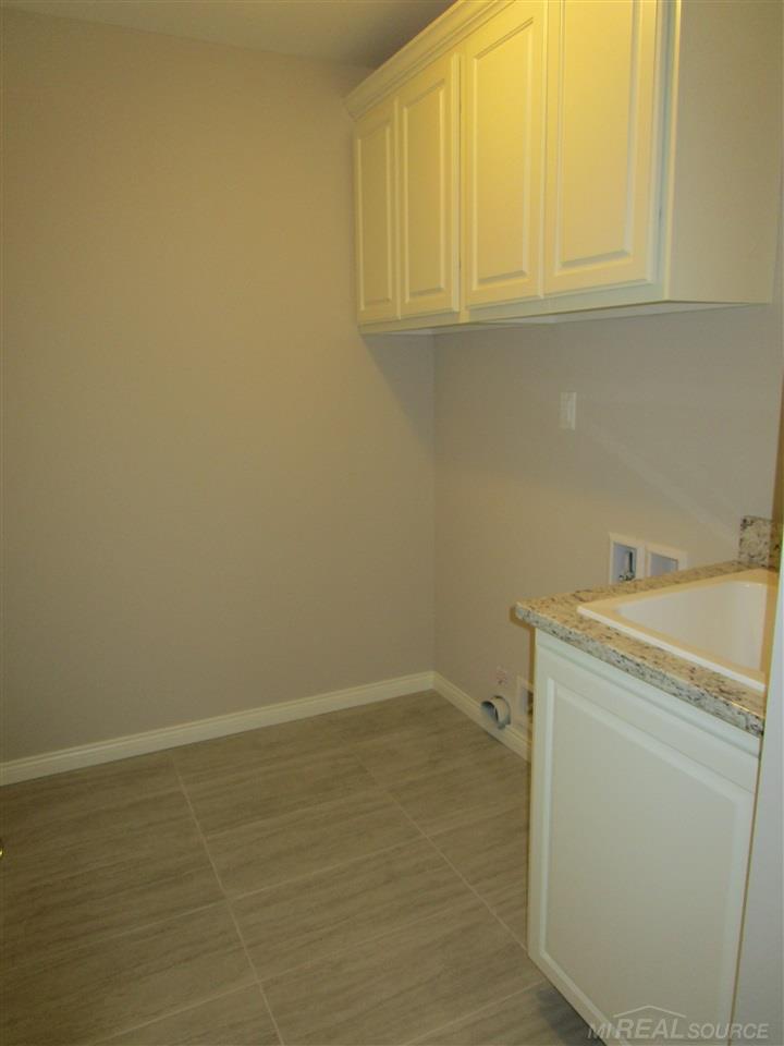 47396 Mariners New Baltimore, MI 48051 - Photo 9 of 17