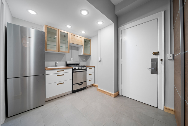 604 West Addison Street, Unit B3 Chicago, IL 60613 - Photo 7 of 12
