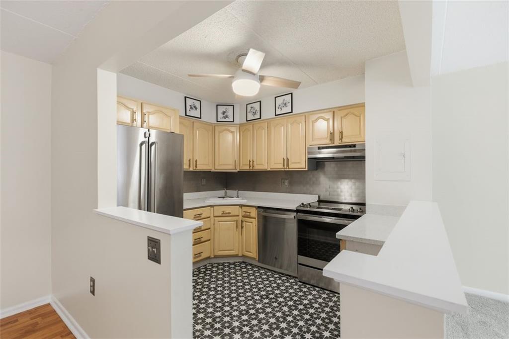 2160 Greentree Road, Unit 405W Pittsburgh, PA 15220 - Photo 16 of 32