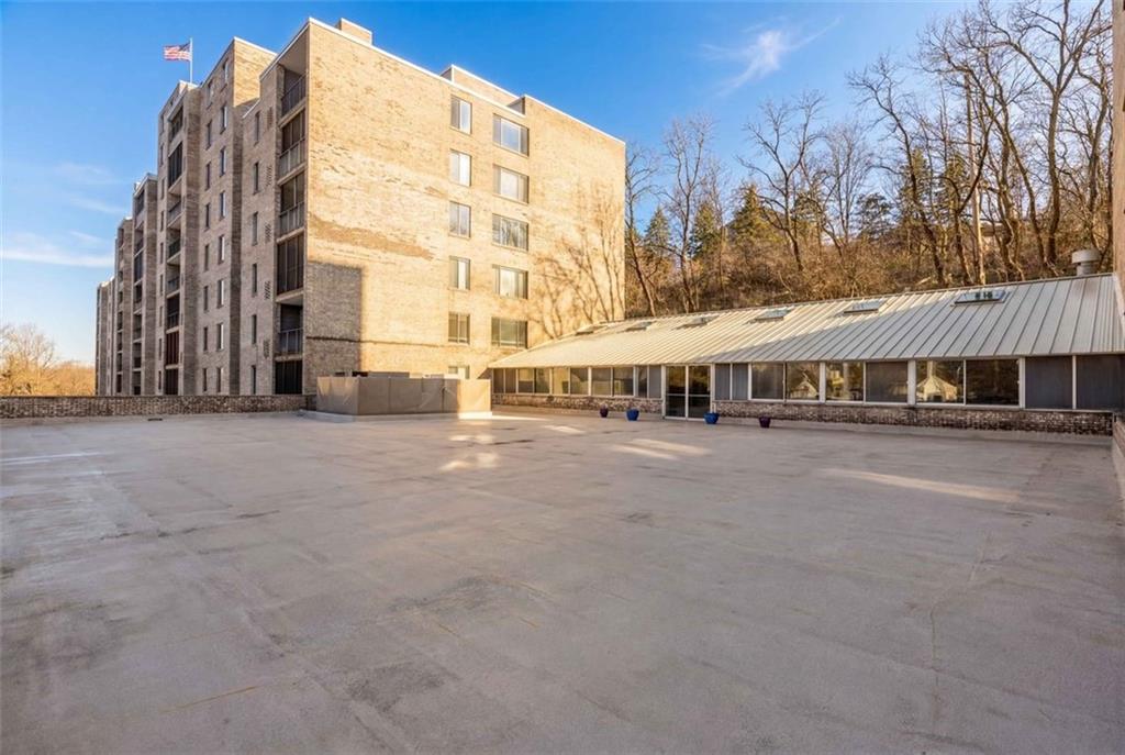 2160 Greentree Road, Unit 405W Pittsburgh, PA 15220 - Photo 29 of 32