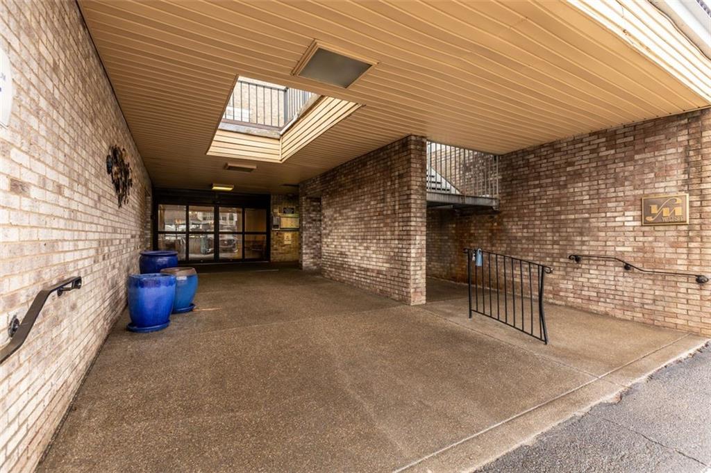 2160 Greentree Road, Unit 405W Pittsburgh, PA 15220 - Photo 3 of 32