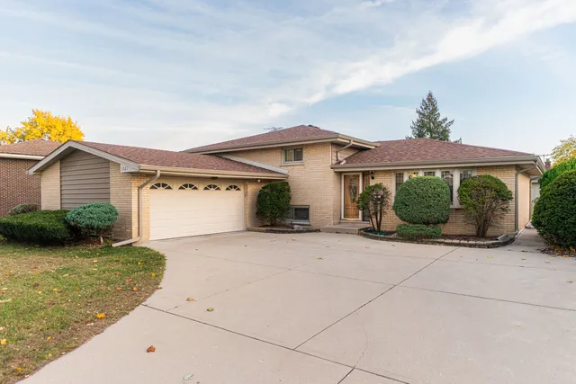 $450,000 | 1527 West Holtz Avenue, Addison, IL 60101