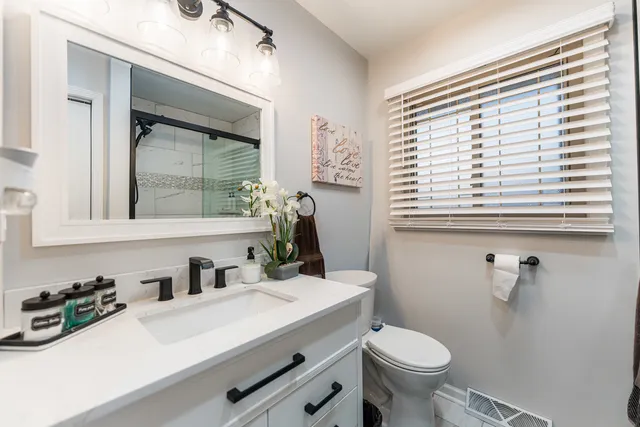 $450,000 | 1527 West Holtz Avenue, Addison, IL 60101