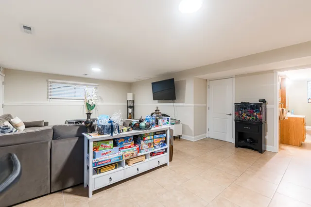 $450,000 | 1527 West Holtz Avenue, Addison, IL 60101