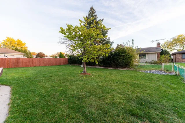 $450,000 | 1527 West Holtz Avenue, Addison, IL 60101