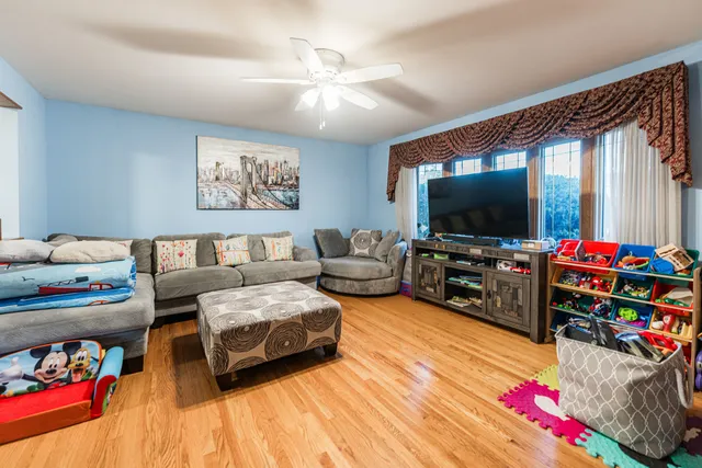 $450,000 | 1527 West Holtz Avenue, Addison, IL 60101