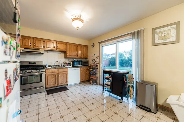 $450,000 | 1527 West Holtz Avenue, Addison, IL 60101