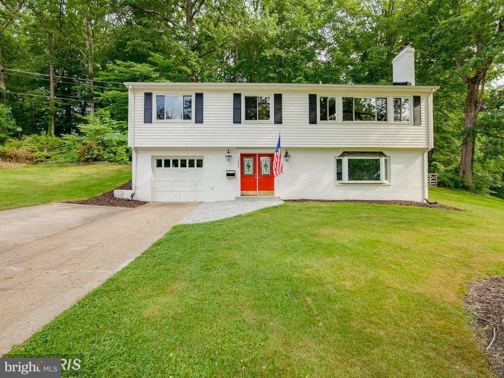 7420 Gary Street Springfield, VA 22150 - Photo 2 of 30 FLong driveway with expansive yard