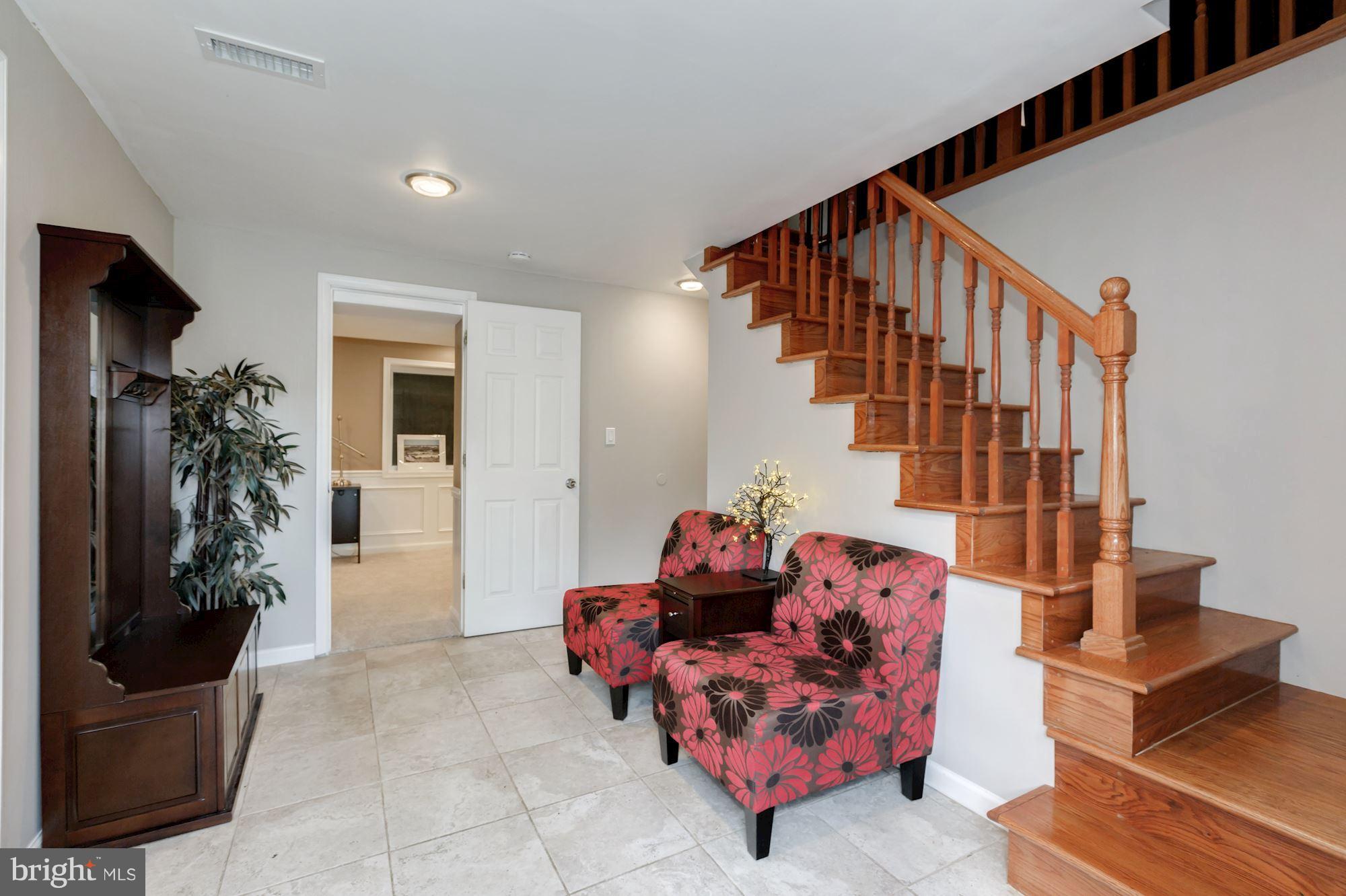 7420 Gary Street Springfield, VA 22150 - Photo 3 of 30 Interior (General)