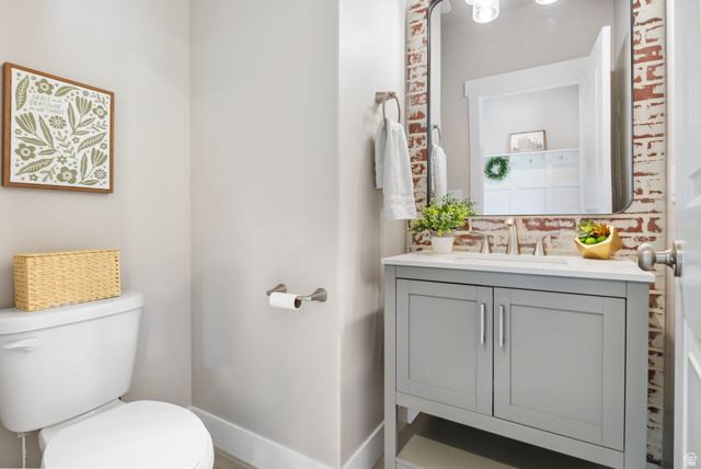 572 South Chamberlain Street Mapleton, UT 84664 - Photo 35 of 56 Main floor half bathroom