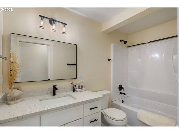 $495,000 | 450 Hunsaker Lane, Eugene, OR 97404