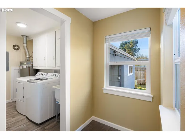 a view of utility room