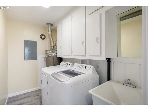 $495,000 | 450 Hunsaker Lane, Eugene, OR 97404