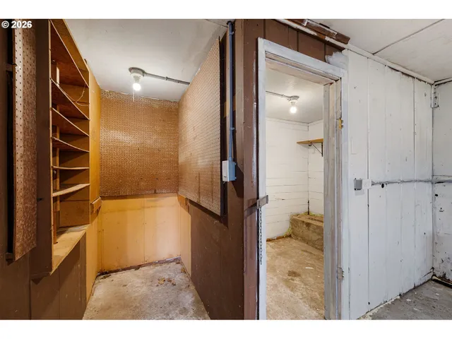 a view of walk in closet