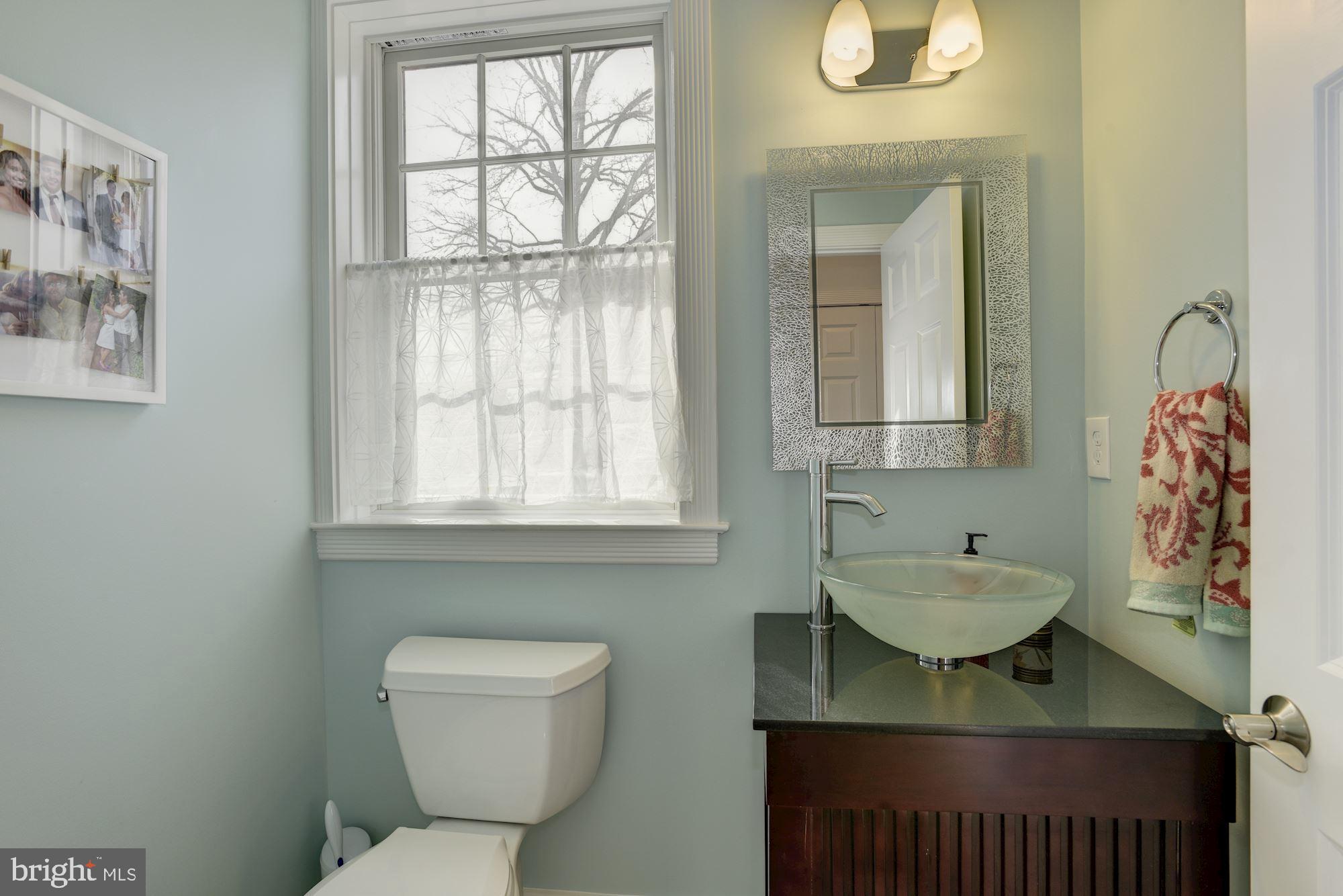 803 Kingston Road Baltimore, MD 21212 - Photo 18 of 51 Half bath in mud room