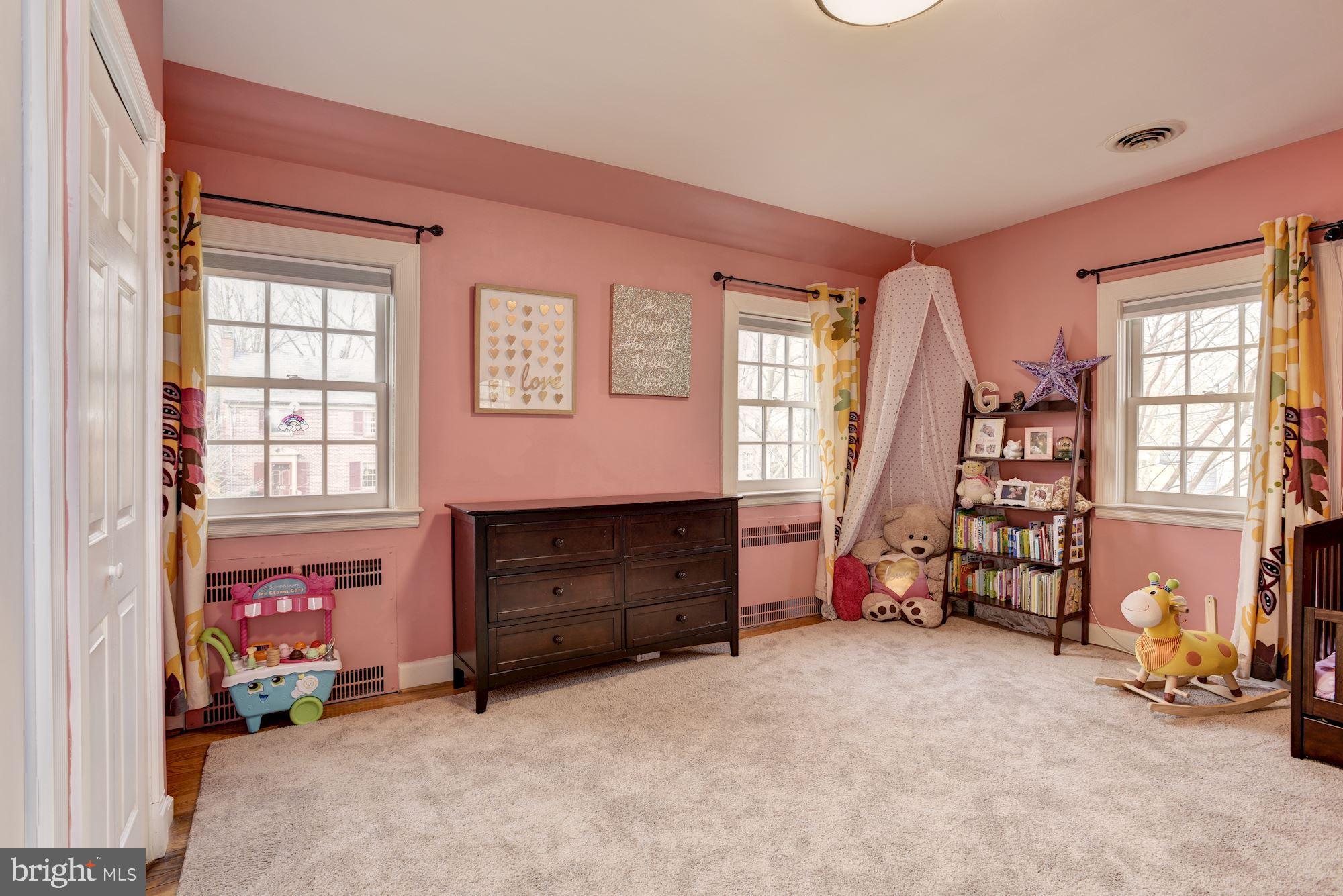 803 Kingston Road Baltimore, MD 21212 - Photo 26 of 51 Very large bedroom 2