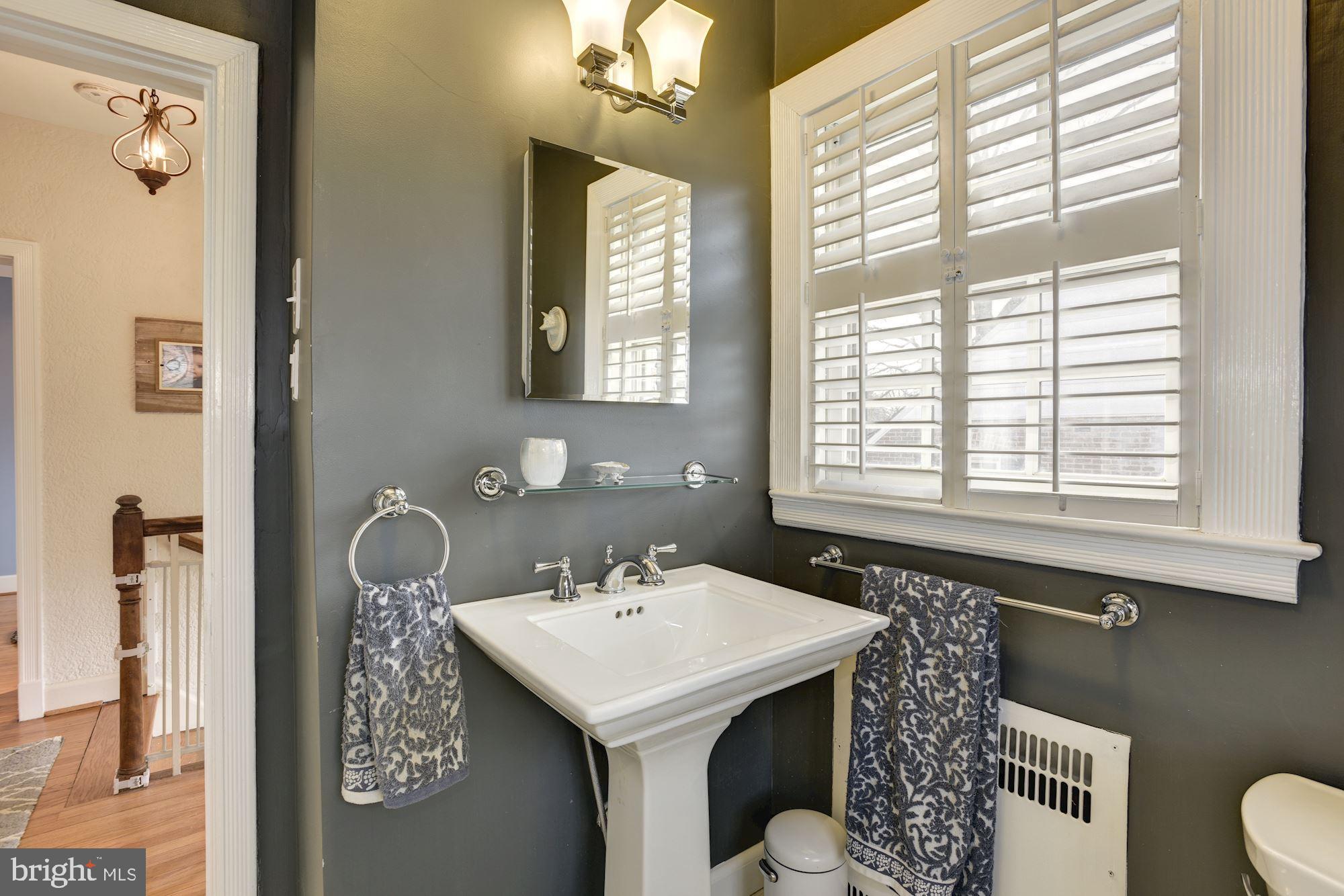 803 Kingston Road Baltimore, MD 21212 - Photo 32 of 51 Hall bath again.