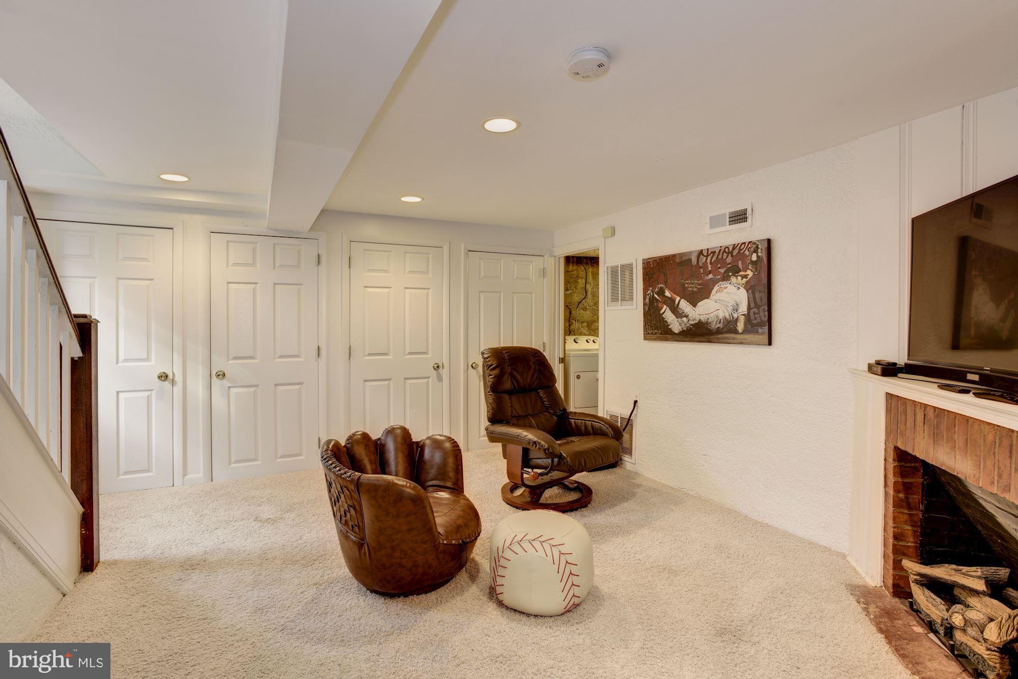 803 Kingston Road Baltimore, MD 21212 - Photo 36 of 51 Recessed lighting. Plush carpet