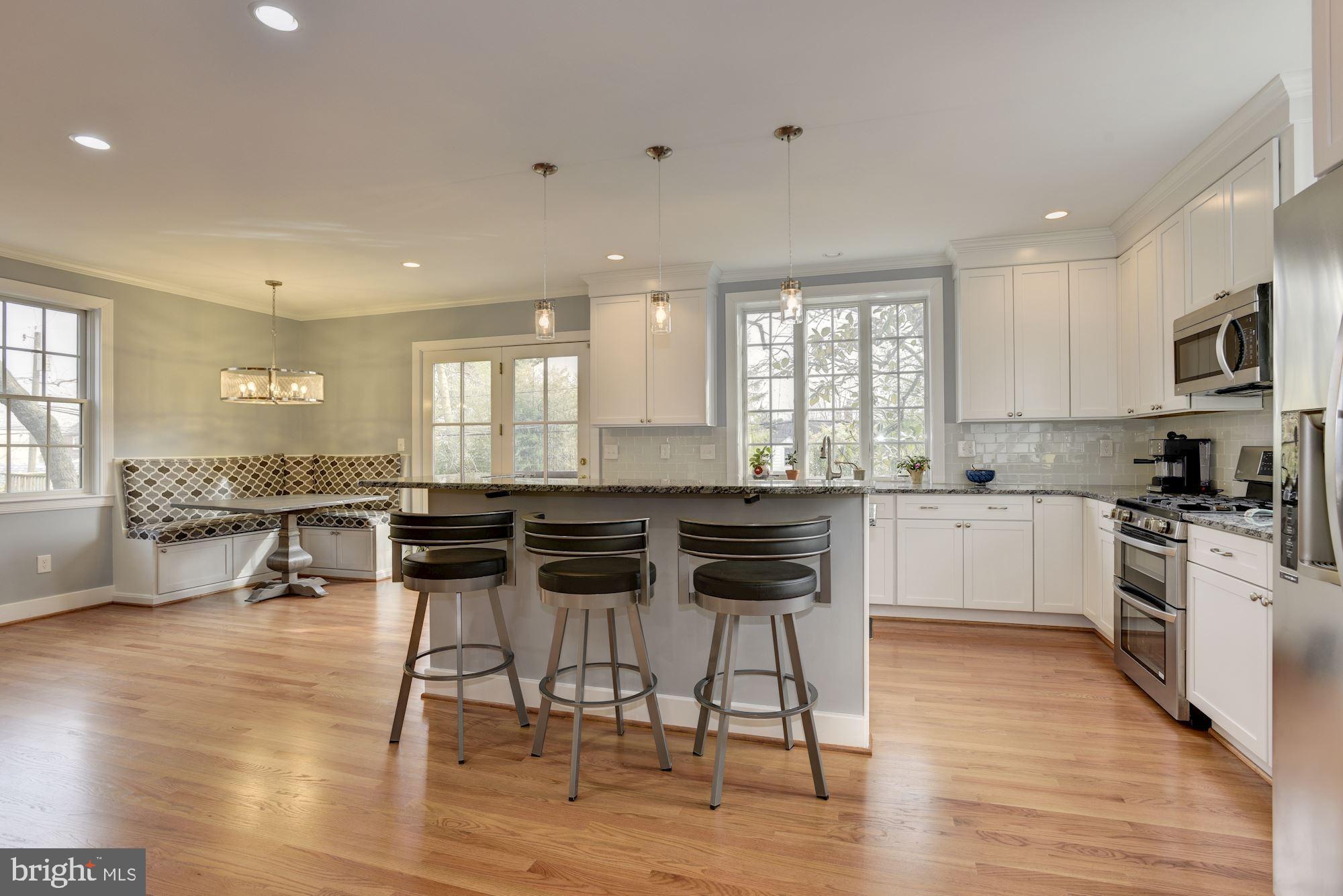 803 Kingston Road Baltimore, MD 21212 - Photo 5 of 51 Island seating