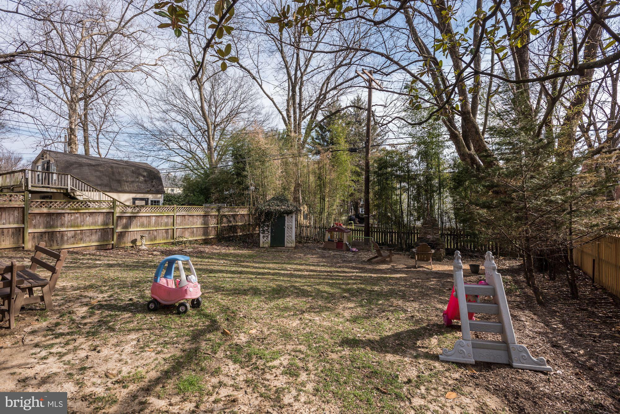 803 Kingston Road Baltimore, MD 21212 - Photo 46 of 51 Large yard