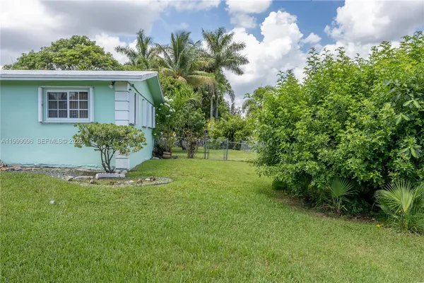 a view of a car park in front of house
