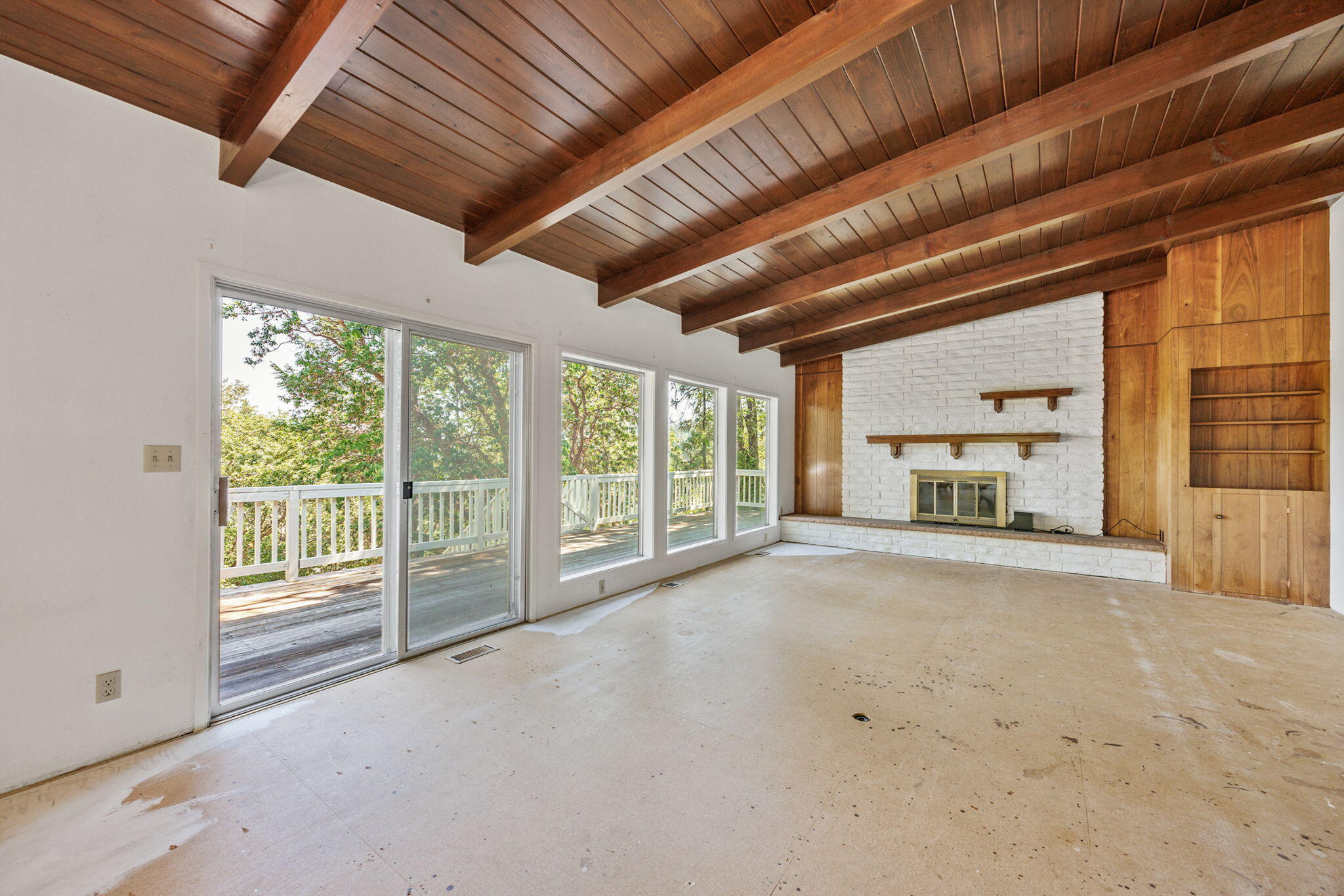 975 Applegate Street Jacksonville, OR 97530 - Photo 11 of 46 11-Living Room