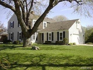 35565 Tall Pine Road Farmington, MI 48335 - Photo 1 of 19 Front (summer)