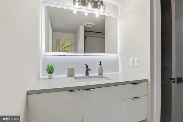 $919,000 | 6112 Redwood Lane, Alexandria, VA 22310