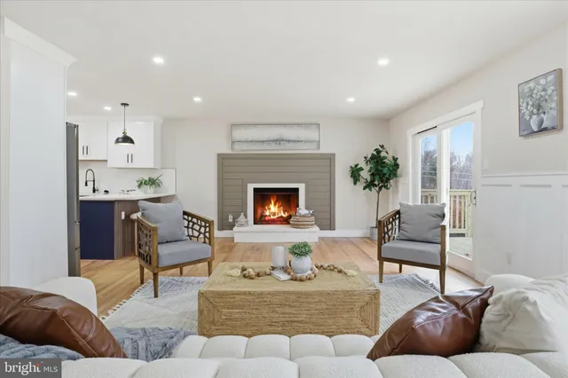 $919,000 | 6112 Redwood Lane, Alexandria, VA 22310