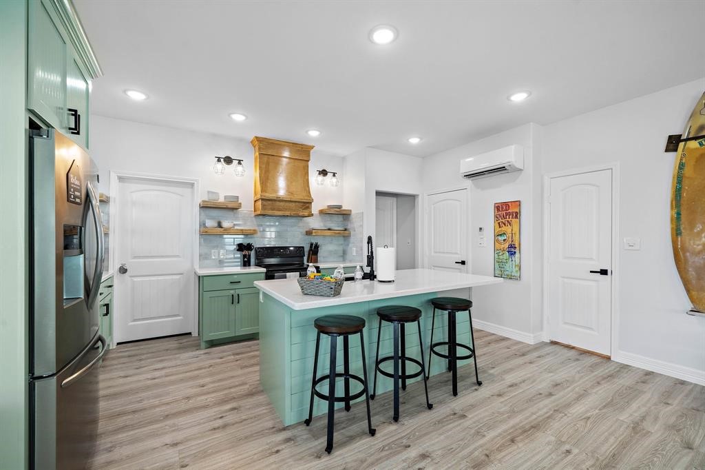 622 Crane Court Surfside Beach, TX 77541 - Photo 17 of 30 a kitchen that has a table and chairs in it