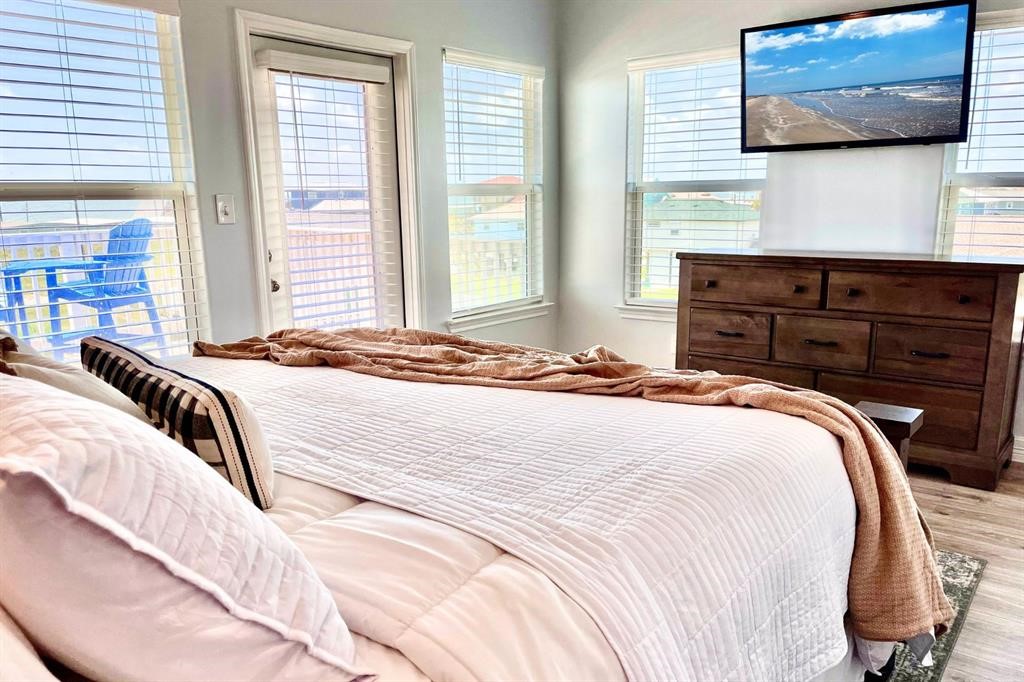 622 Crane Court Surfside Beach, TX 77541 - Photo 25 of 30 a bedroom with a bed and flat screen tv