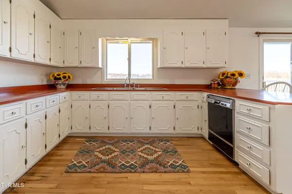 $999,000 | 27363 Fudge Road, Meadowview, VA 24361