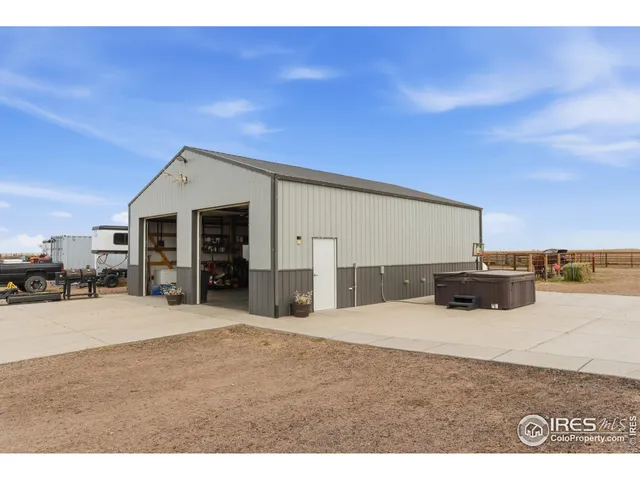 a view of a livingroom with furniture and a ceiling fan