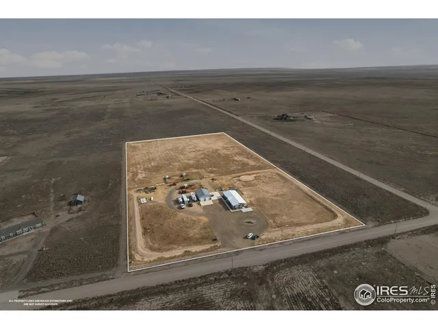 a picture of a bathroom with mirror