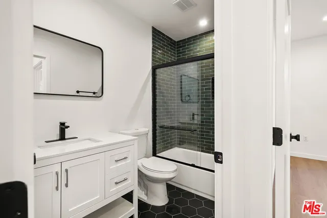 $3,950 | 1731 1/2 South New Hampshire Avenue, Los Angeles, CA 90006