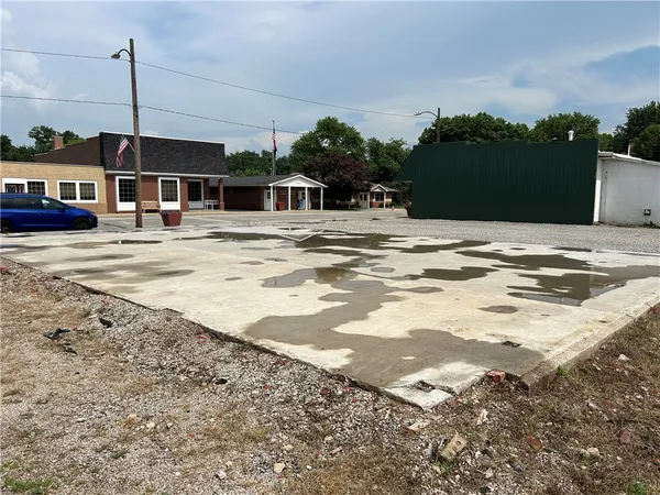 $27,500 | 107 South Main Street, Hutsonville, IL 62433
