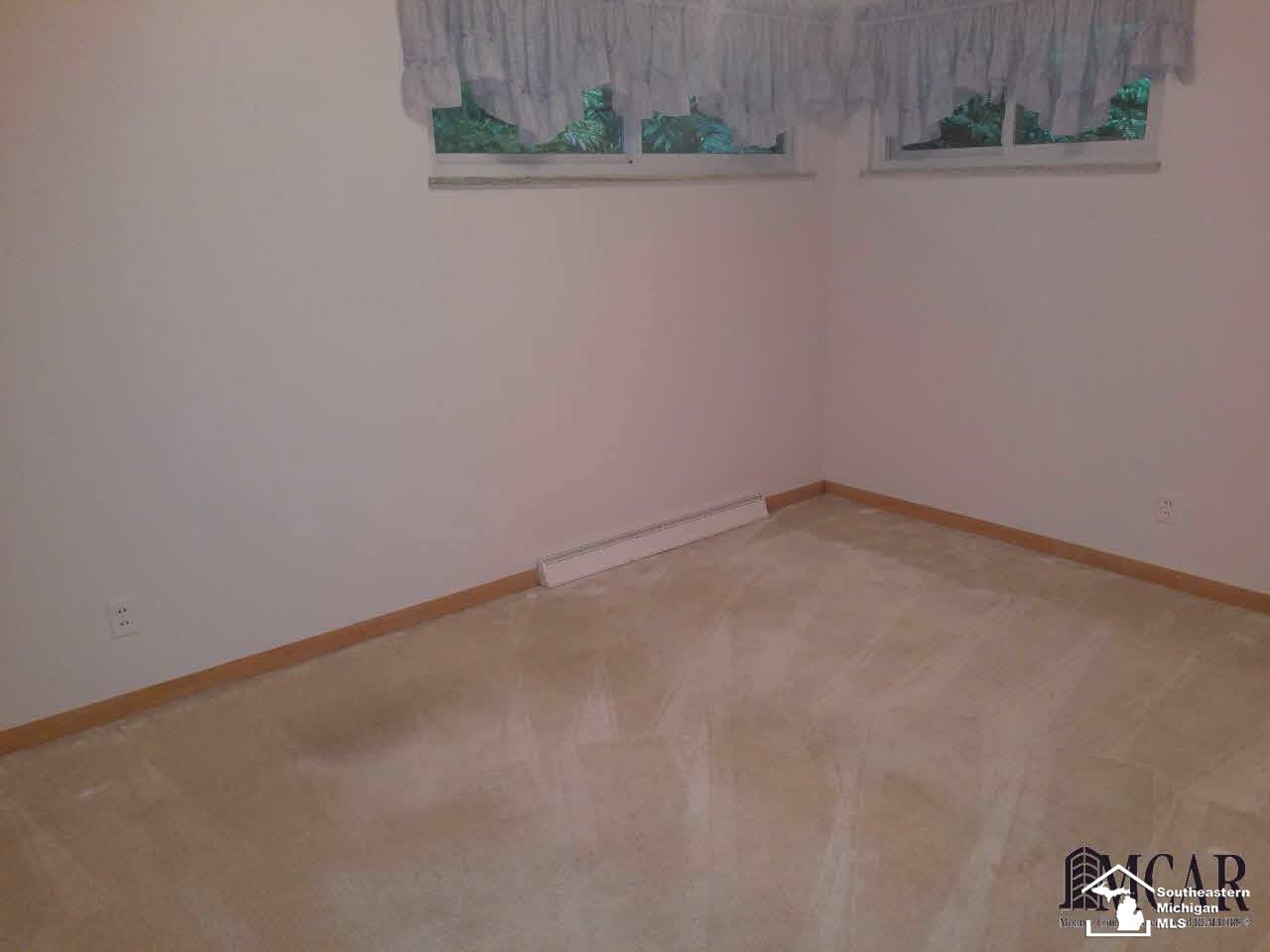 2360 Blue Bush Road Monroe, MI 48162 - Photo 9 of 24 21365026-8.JPG