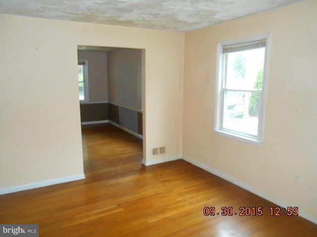 1101 Sanbourne Road Baltimore, MD 21207 - Photo 3 of 16 Living Room