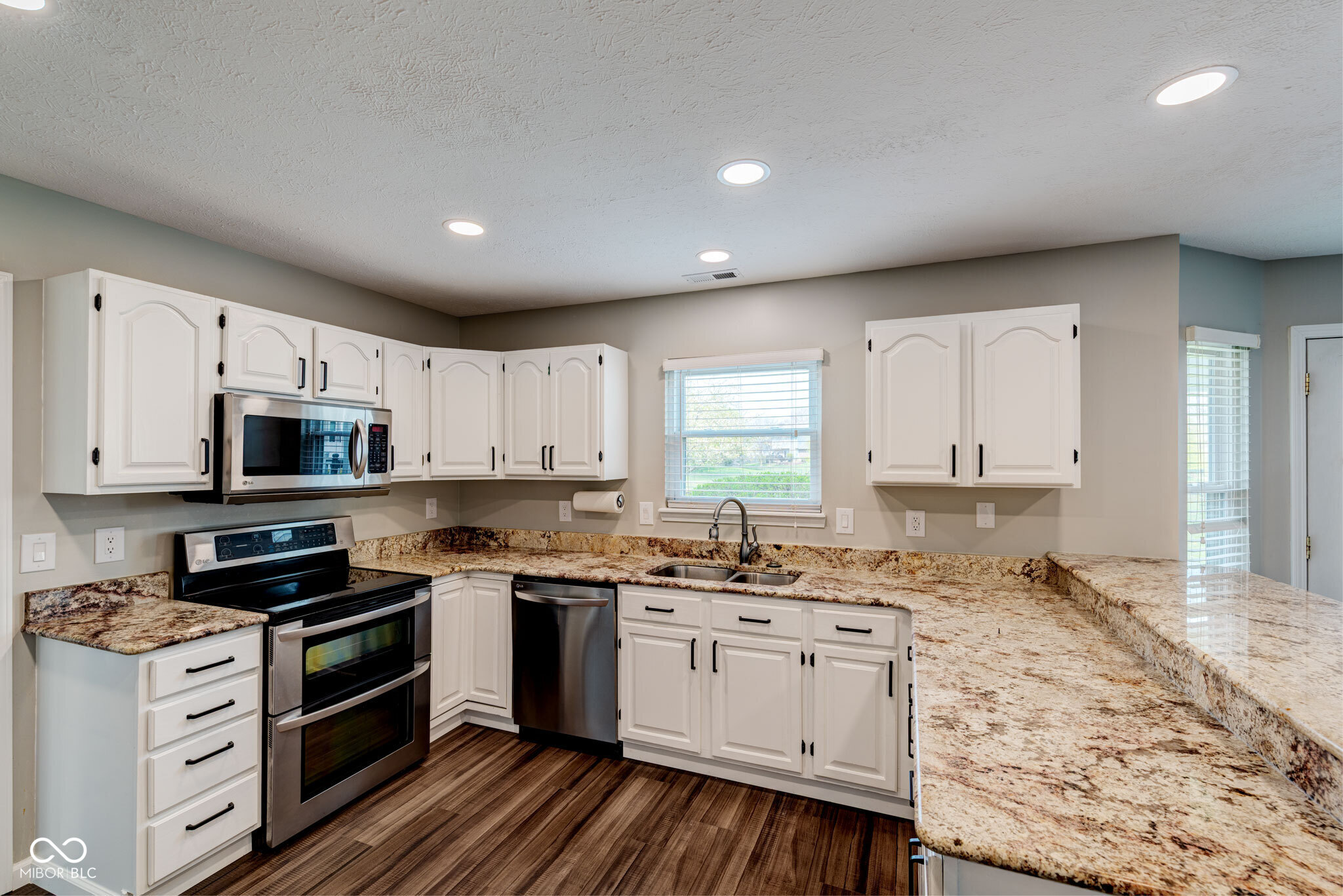 416 Concord Way Greenwood, IN 46142 - Photo 3 of 24