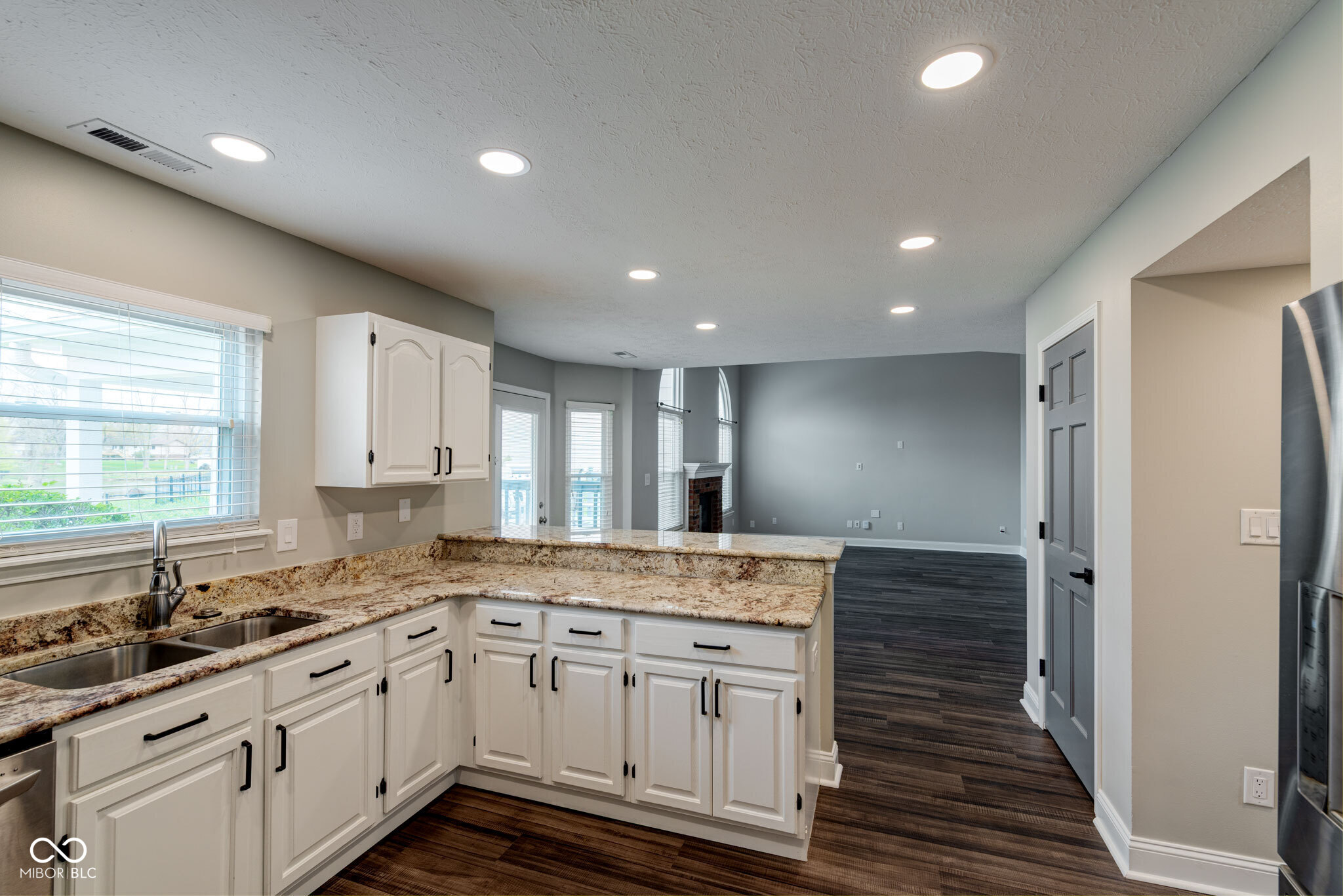 416 Concord Way Greenwood, IN 46142 - Photo 5 of 24