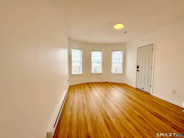 $1,995 | 70 Lindley Street, Bridgeport, CT 06604