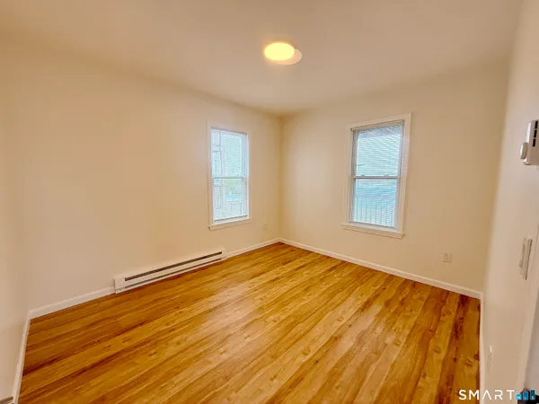 $1,995 | 70 Lindley Street, Bridgeport, CT 06604