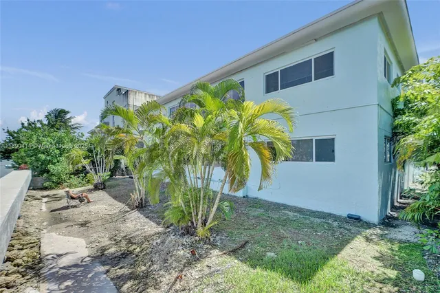 $2,999 | 1945 Calais Drive, Unit 9, Miami Beach, FL 33141
