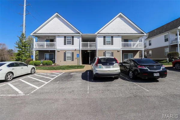 $179,900 | 9723 Crayford Road, Unit 1D, Affton, MO 63123