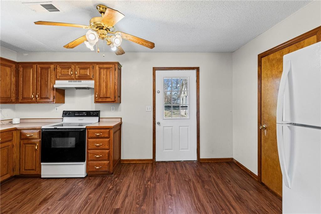 213 North 4th Street Clinton, MO 64735 - Photo 3 of 18