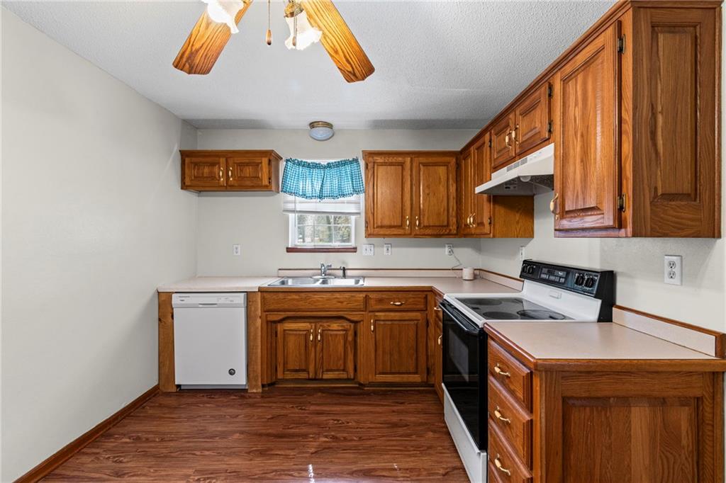 213 North 4th Street Clinton, MO 64735 - Photo 4 of 18
