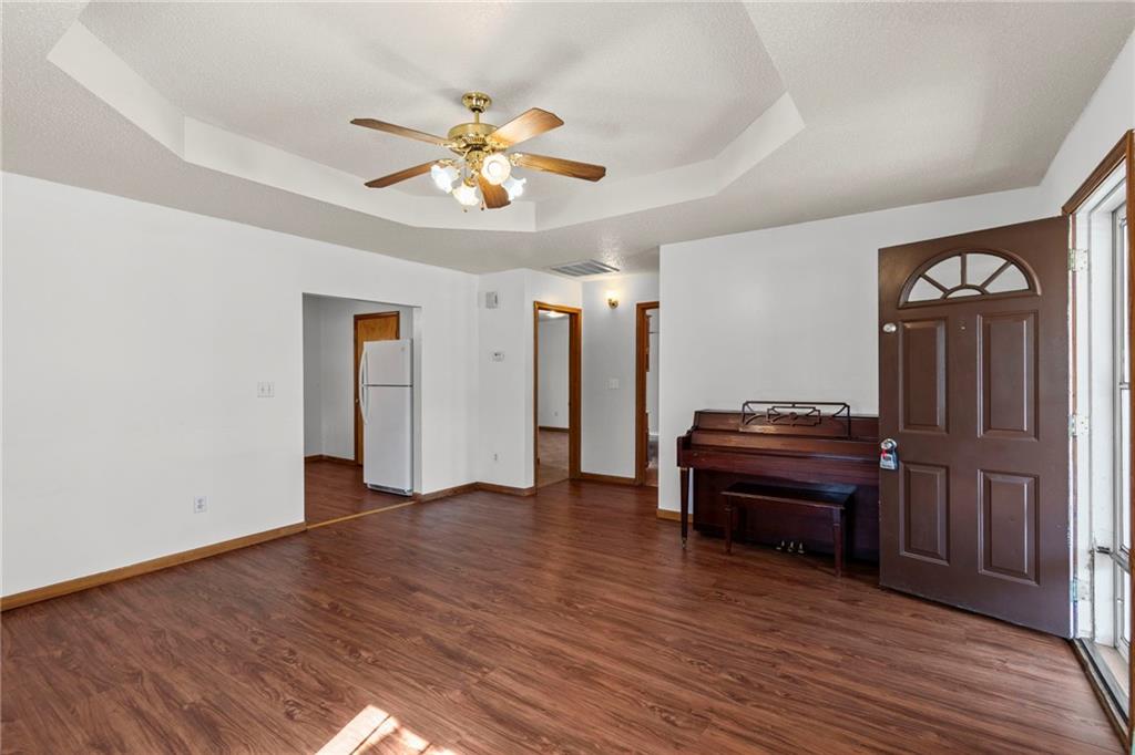 213 North 4th Street Clinton, MO 64735 - Photo 5 of 18